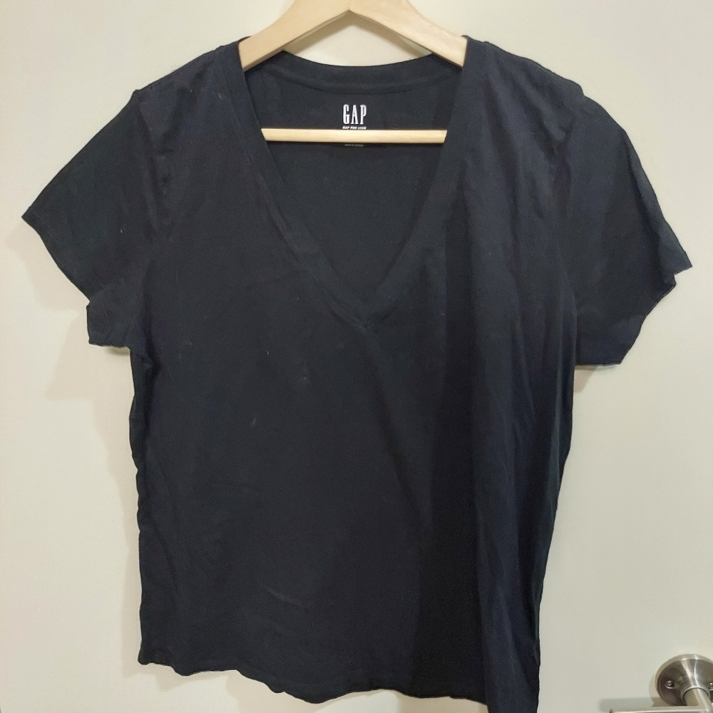 Women's Gap Black Large V-Neck Tee
